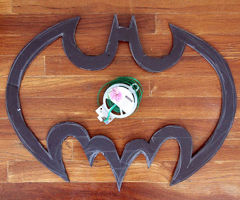 DIY Batman Wreath